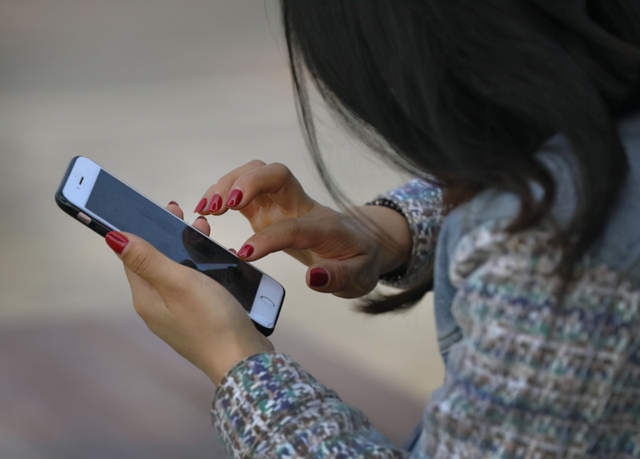 千万别小看手机中的飞行模式功能,手机飞行模式为什么少人用