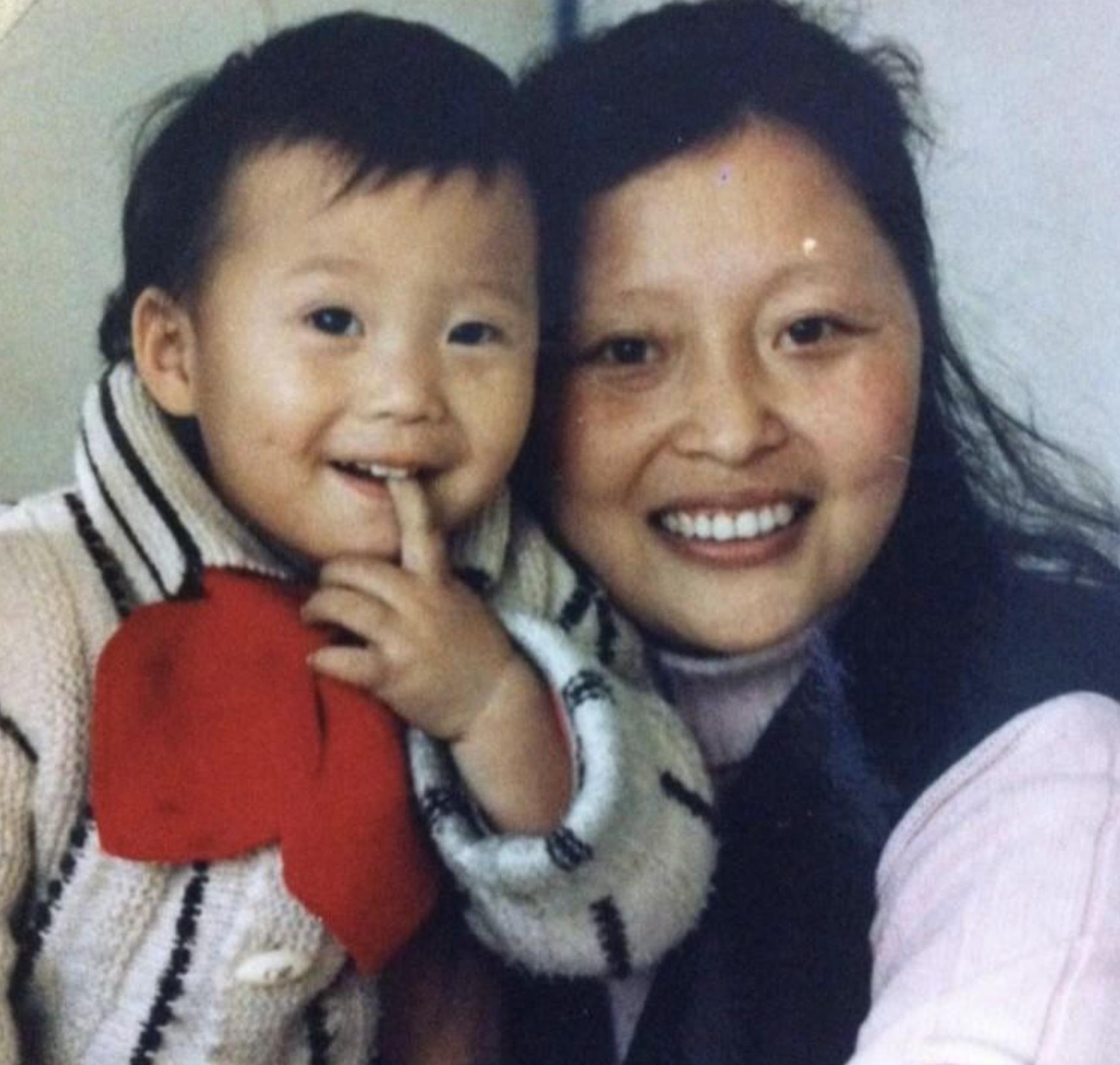 自己住豪宅娶娇妻，却对儿子30年不闻不问，晚年欲买豪车劝子回家