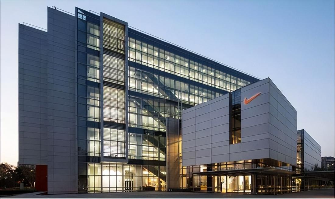 暴跌8000亿！爆火40年库存堆压如山，耐克被国人联名*制抵**？