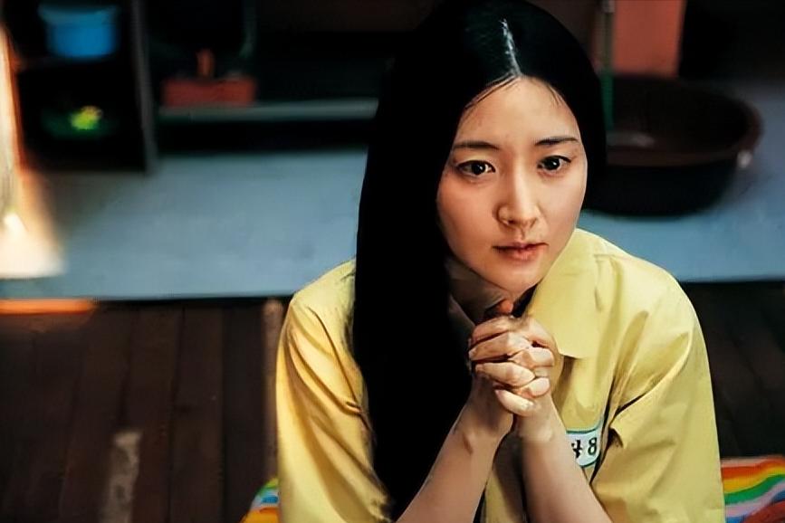 闊╁浗鐢靛奖涓殑榛戣。缇庡コ,闊╁浗鐢靛奖铔囪潕缇庝汉