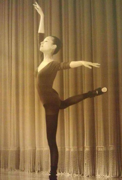 43岁董洁直播,43岁董洁直播带货评论区大翻车