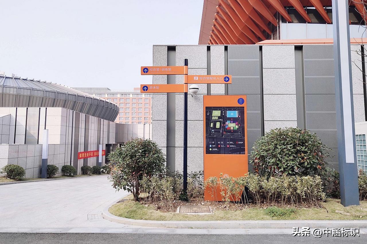 蓝天广告平板uv打印标识标牌加工,广告标识标牌制作加工厂