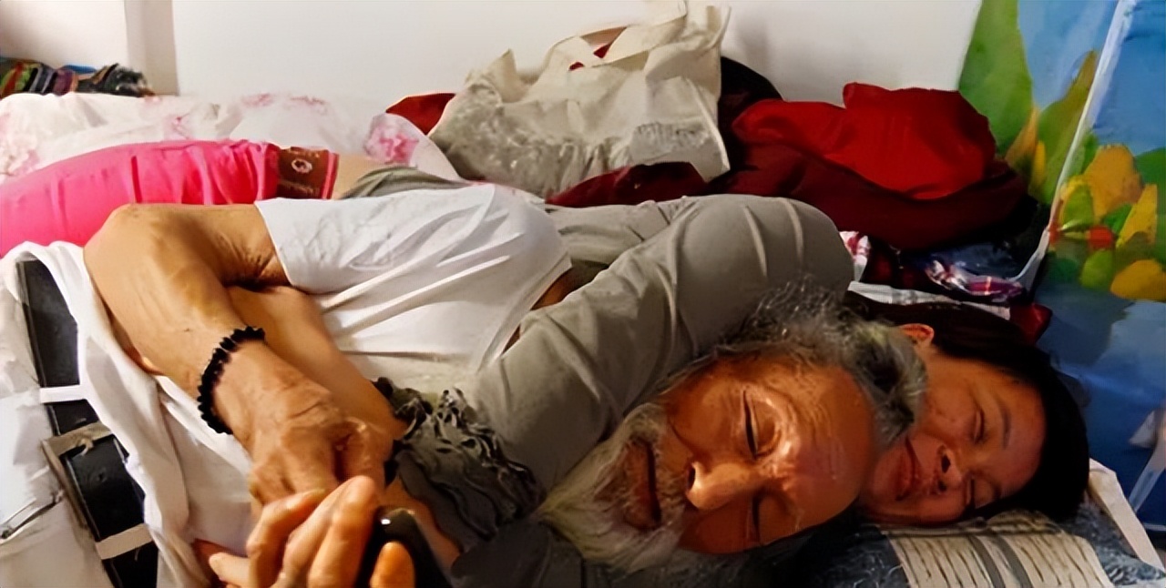 广美裸模爷爷，曾抗美援朝，拾过荒，中过毒，有90后女友