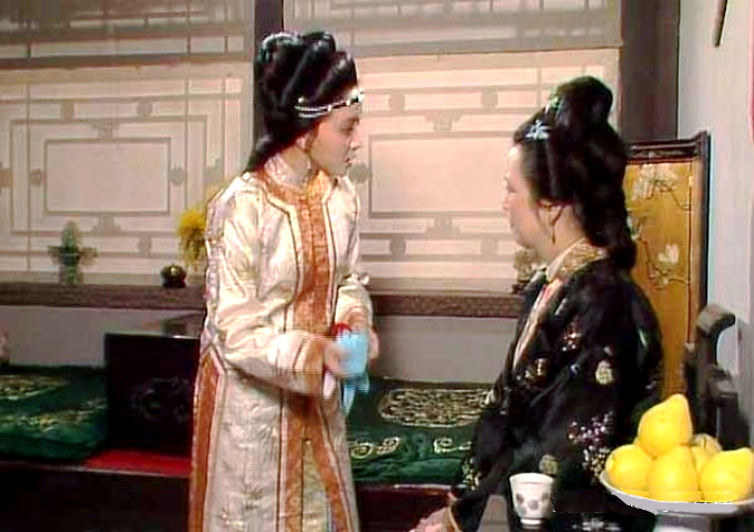 王夫人教训王熙凤,王夫人听信谗言命凤姐抄检大观园