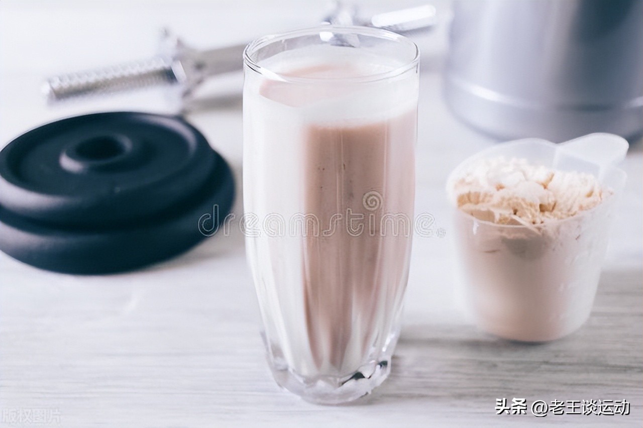 健身吃了增肌粉还需要吃几个鸡蛋,健身增肌是吃鸡蛋好还是蛋白粉好