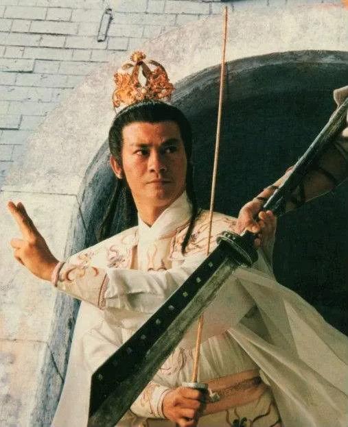 他是tvb第一代顶流，玉树临风，风流倜傥，满足古装迷所有的幻想