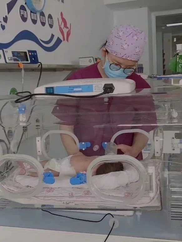 早产婴儿出生8.2斤正常吗,早产儿出生体重1.6公斤