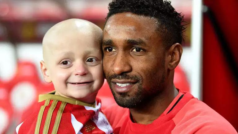 小球迷见到偶像感动瞬间梅西,阿富汗梅西小球迷被迫离开家乡