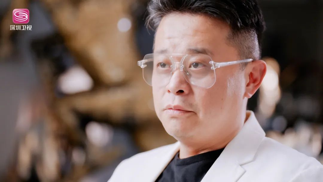 “兰桂坊之父”不喝酒，赛马会CEO属马……今晚21:25《香港，我们的故事》感受东方之珠的魅力