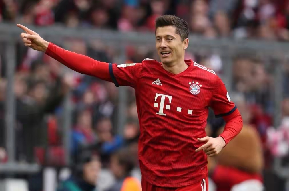 莱万离开拜仁时被嘲讽皇家马德里,莱万与华为解约是什么时候的事