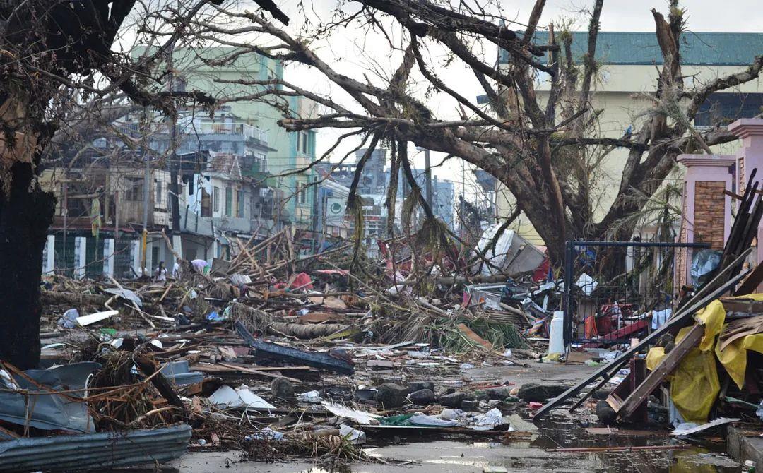 赖在仁爱礁破船里的菲军,过得咋样?做饭靠发电机,通讯靠蓄电池