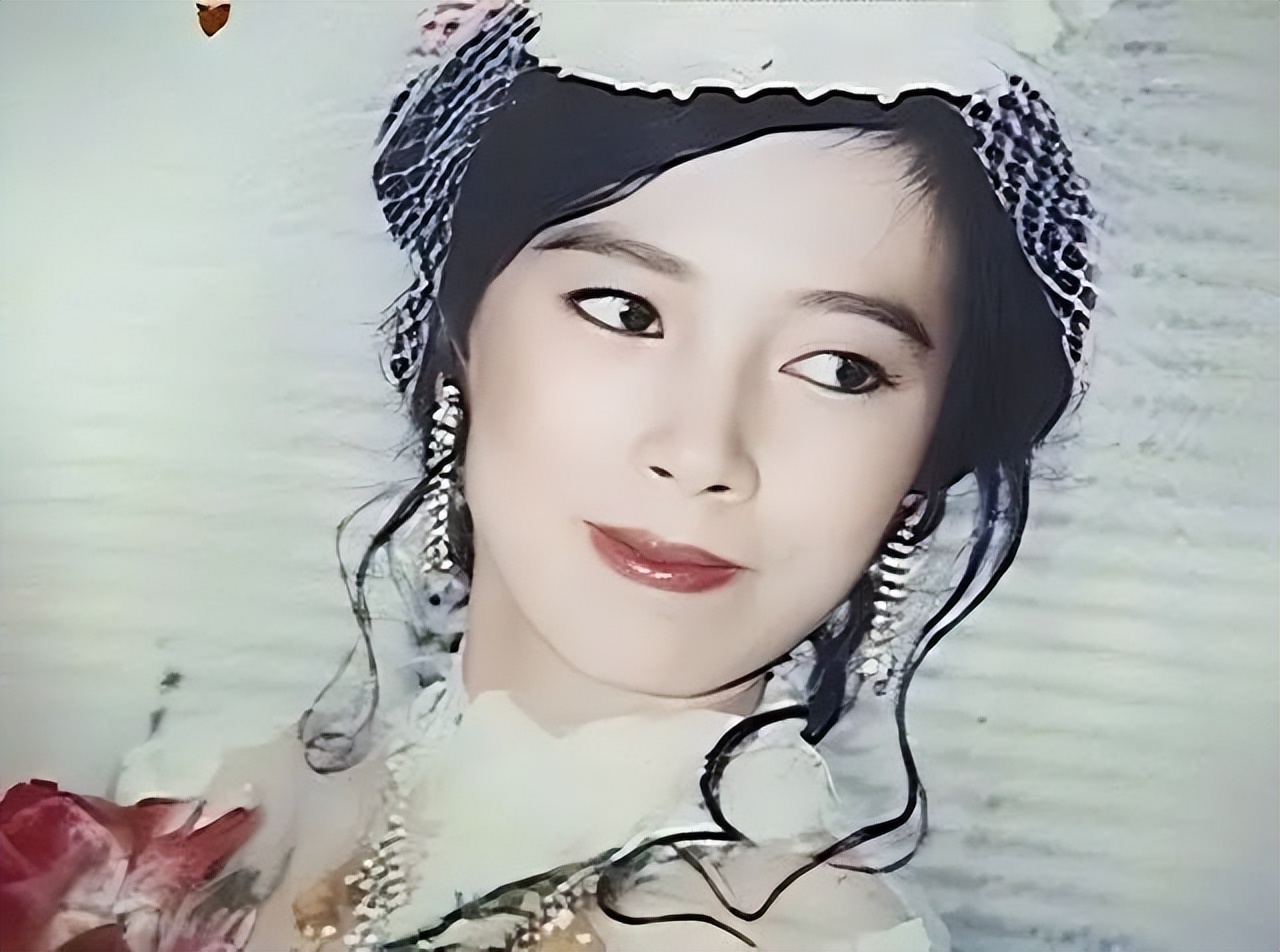 比汪小菲还疯的百亿富婆，5段婚姻历经*养包**、家暴后竟然不疯了？