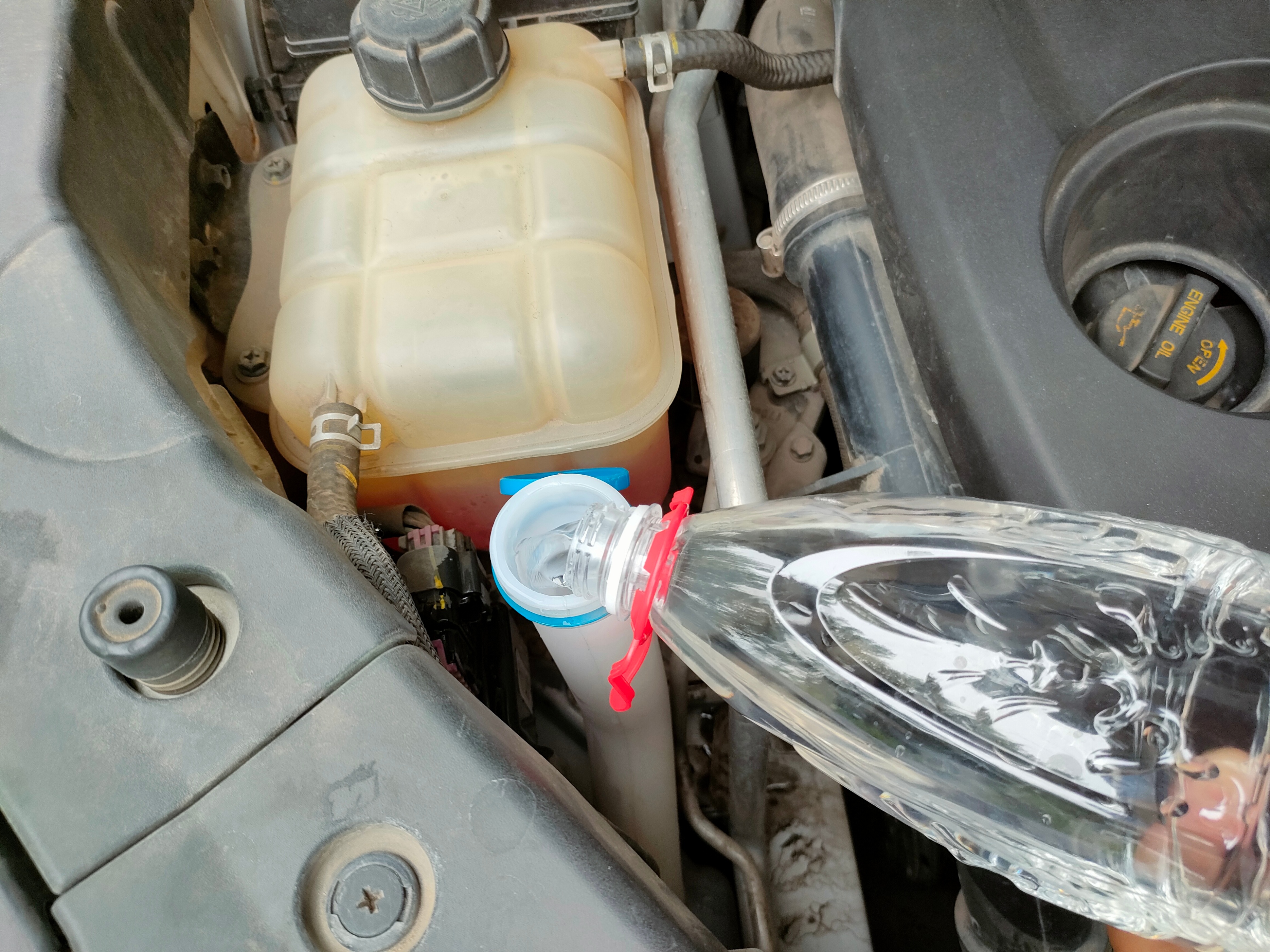 自制夏季玻璃水最佳配方不伤车,如何自制汽车玻璃水清洁效果好