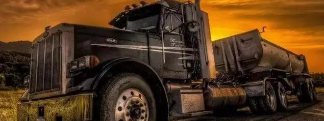 美国卡车排气筒朝上的真相是什么,中国的卡车排气管为什么朝下