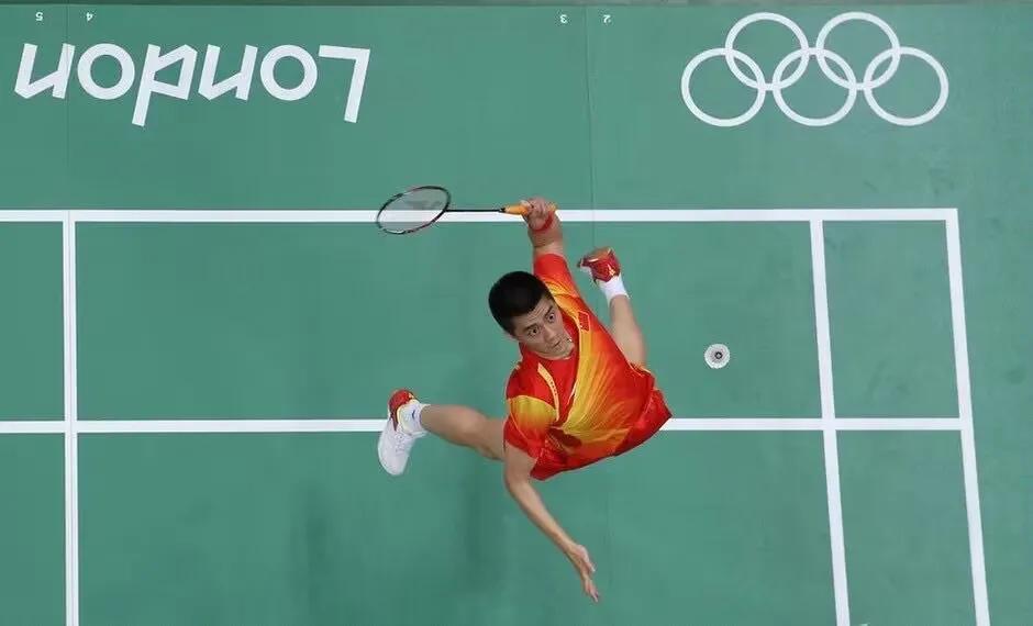 打羽毛球肩膀疼贴什么膏药,打羽毛球肩膀疼多久能恢复