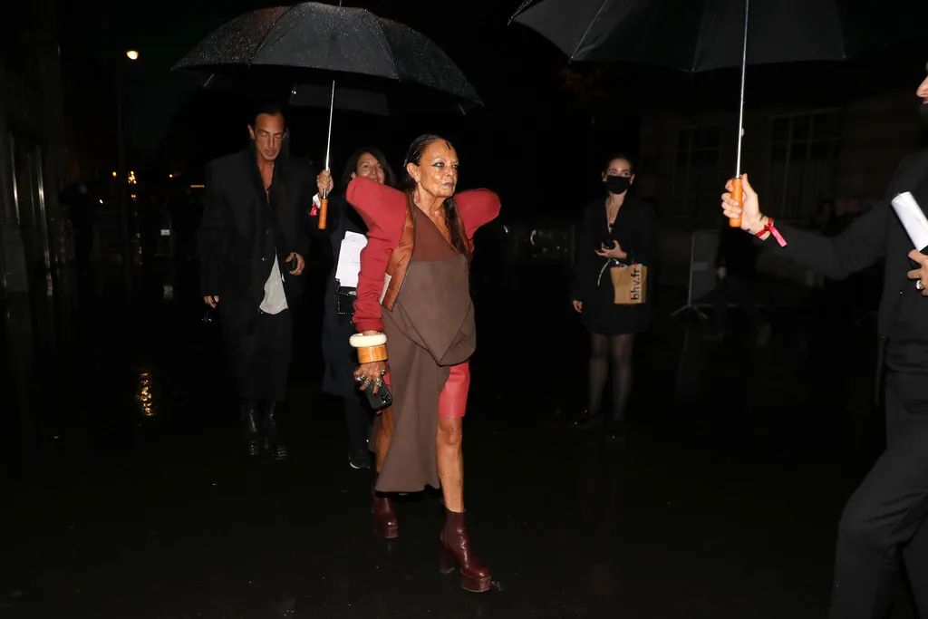 他被称时尚圈暗黑之王！神作爆红15年，侃爷以收藏他的桌子为傲？