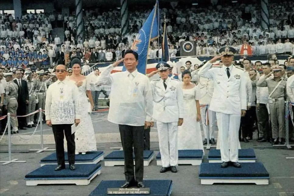 世纪巨贪马科斯,独裁统治20年,狂贪数百亿美元家中黄金成吨