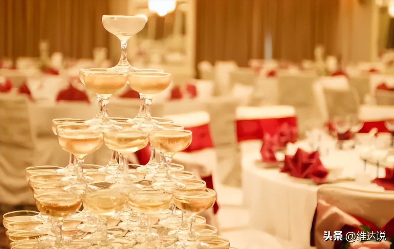 上海*迁拆**户办喜宴，山东一家3口前去吃席，随礼999入席惊呼：豪横