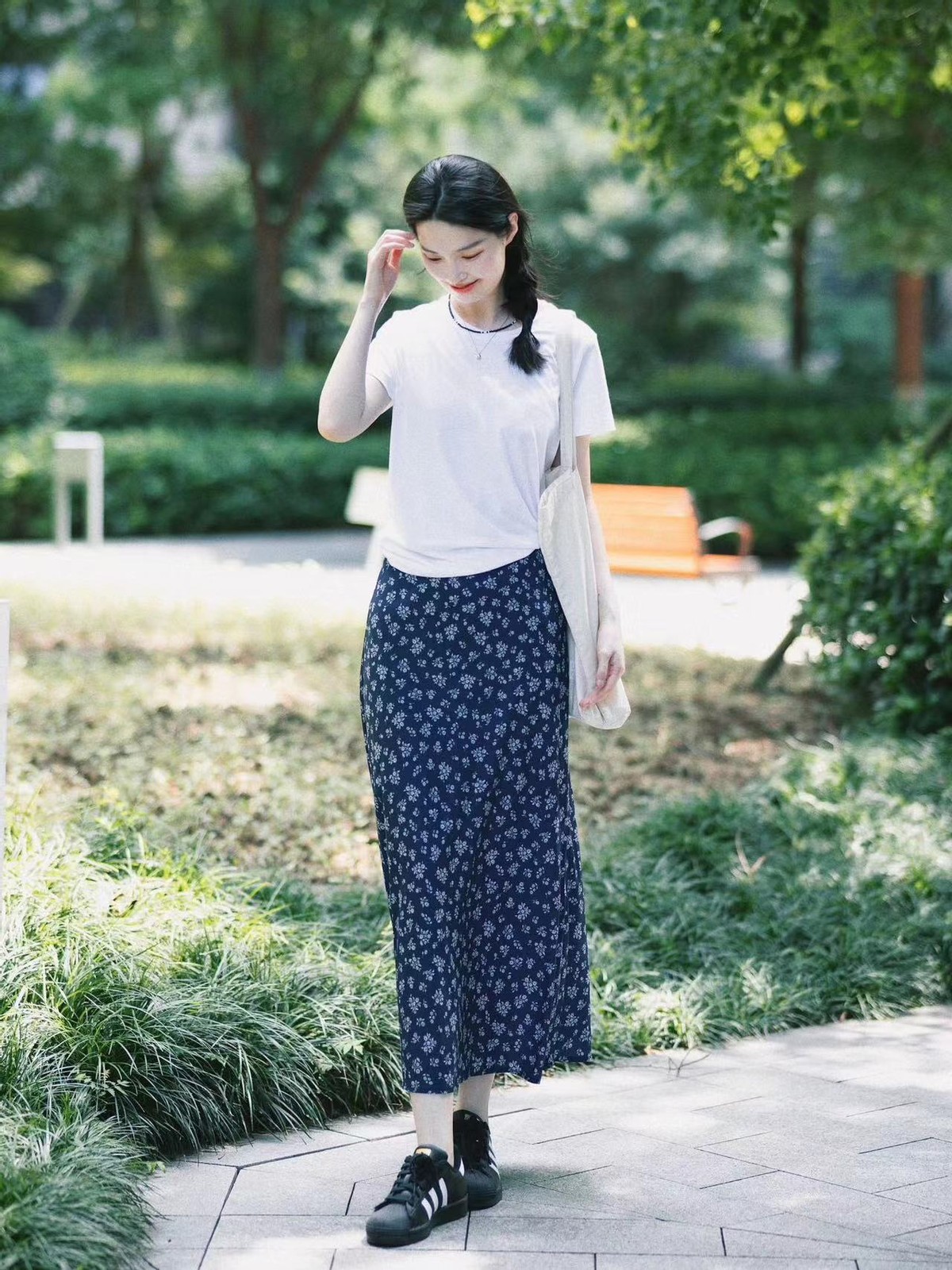 大版卡通t恤女款怎么样搭配,中年女性夏季短袖t恤搭配图片