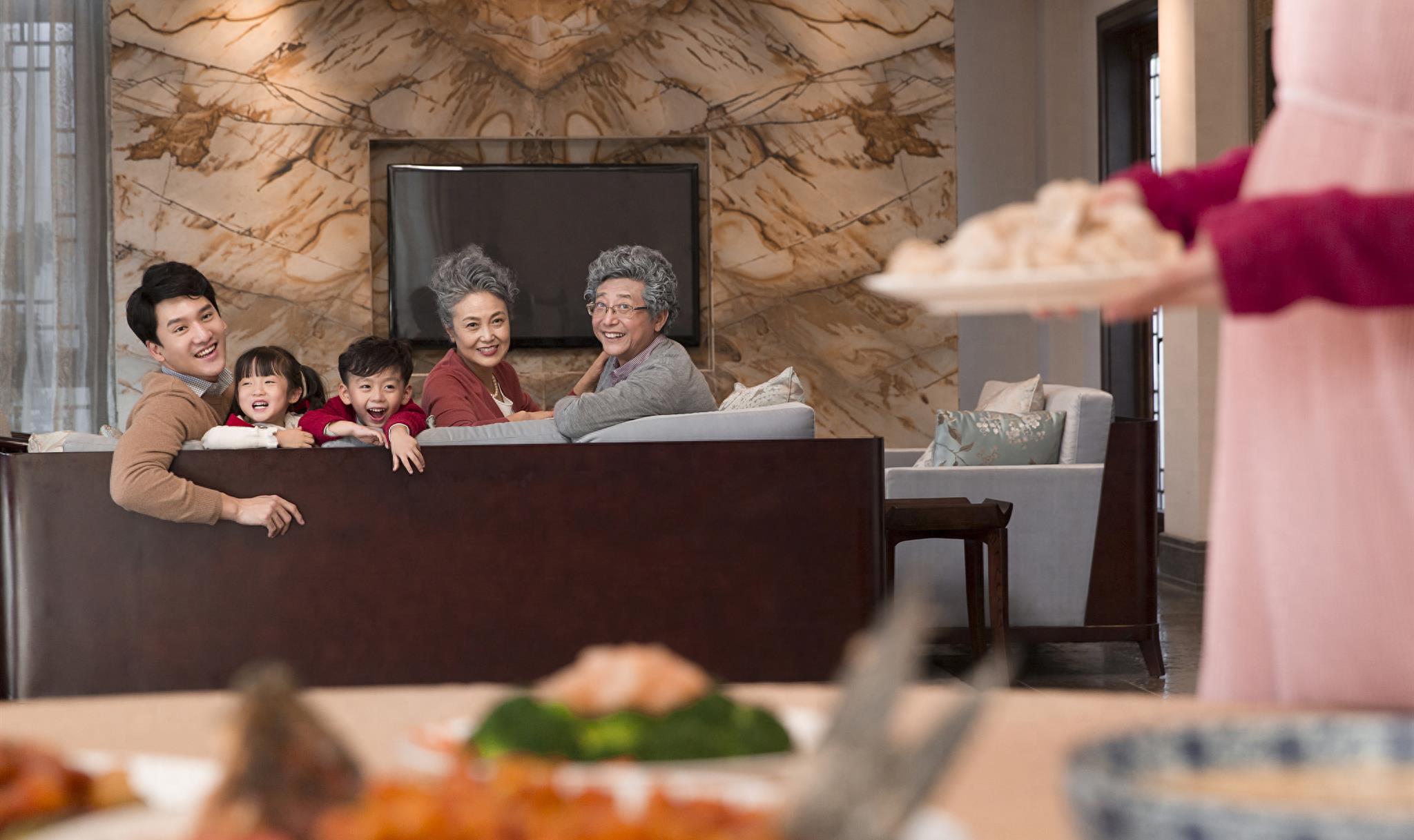 意外遭遇：留守寡妇与公公的不可告人的秘密