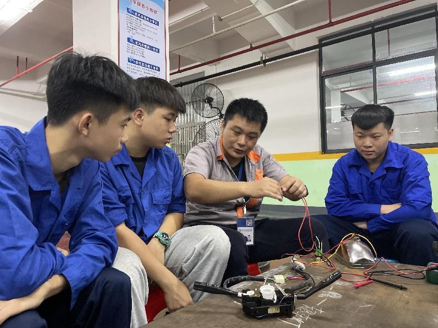 初中学历公办技校选什么专业吃香,技校选择什么专业好最赚钱