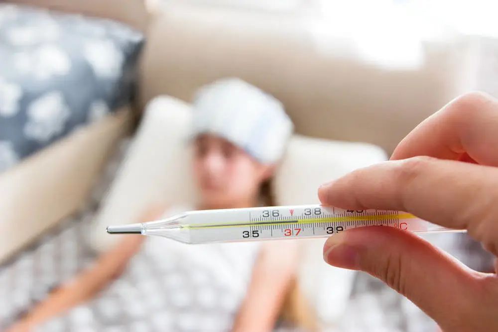 高温炎热中暑该不该吃藿香正气液,高温中暑适合喝藿香正气水吗