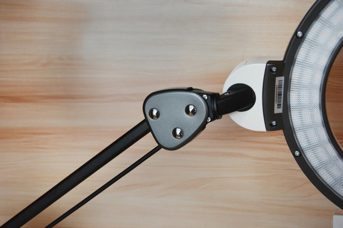 独家NIR红光技术，真正的护眼灯，爱德华医生天使之光2亲测