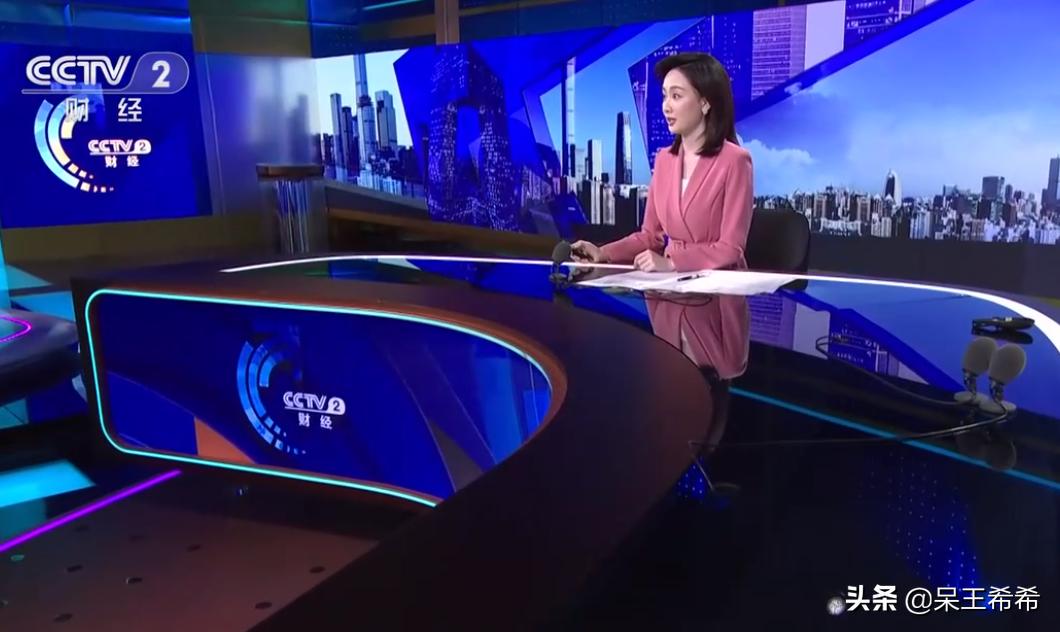 央视新面孔郭若天被重用，首次主持《正点财经》，事业发展被看好