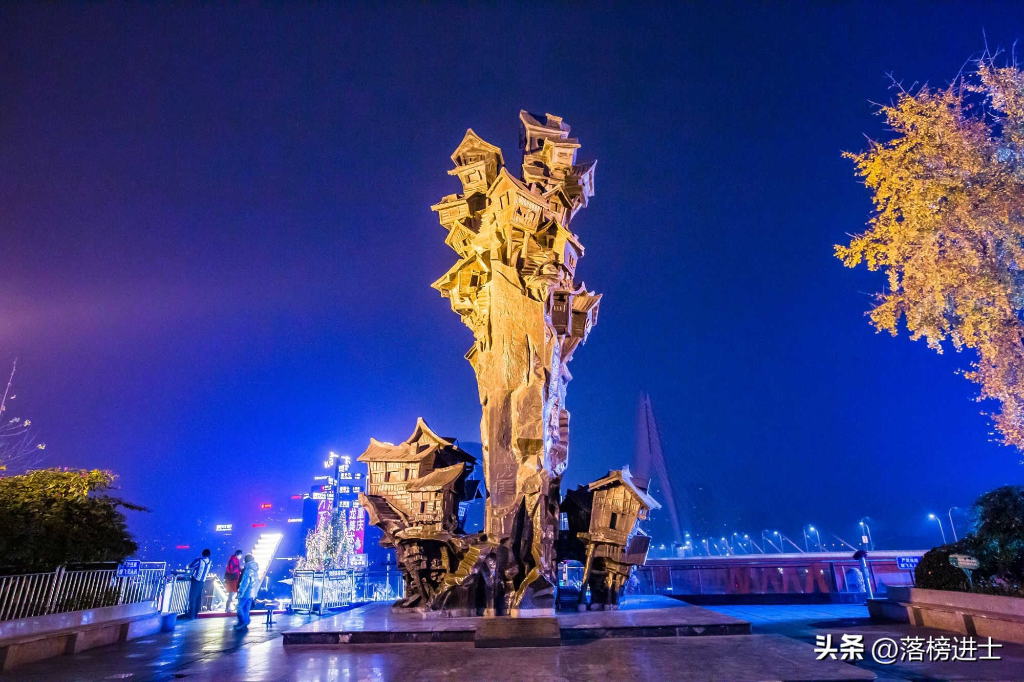 跟着我打卡最红地标重庆洪崖洞,打卡古重庆城门之一洪崖洞