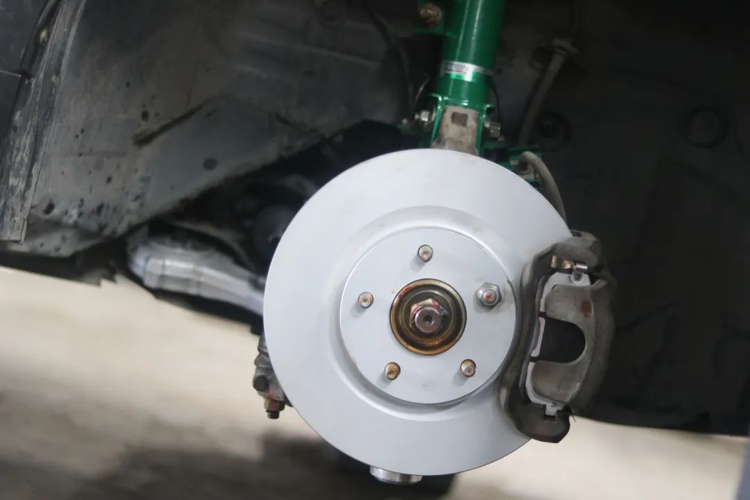 09天籁全车翻新整改多少钱,日产天籁自己撞烂了维修多少钱