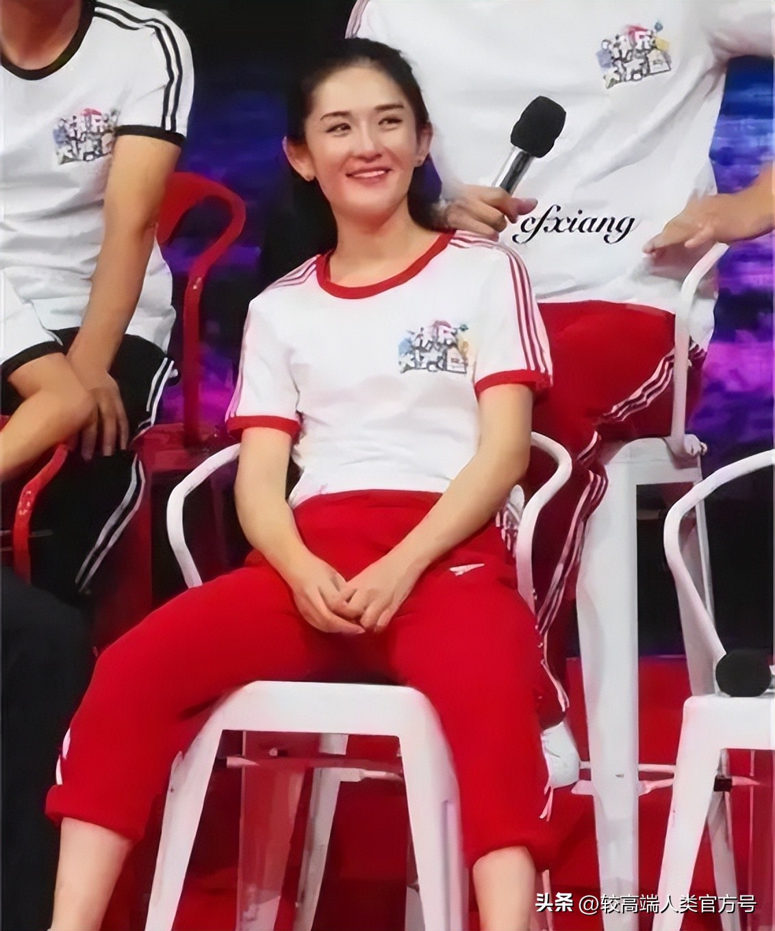 为什么国外女生要在地铁上岔开腿坐？