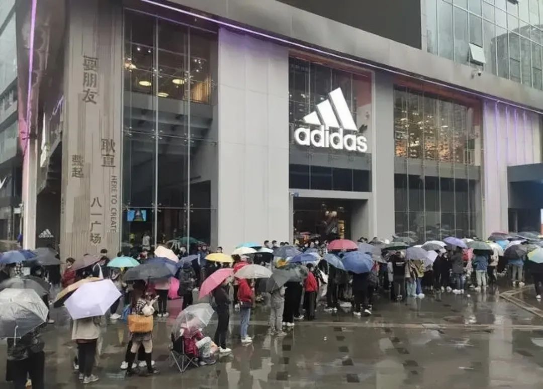 阿迪达斯在华业务暴跌16%,阿迪达斯在中国销售额下降了吗