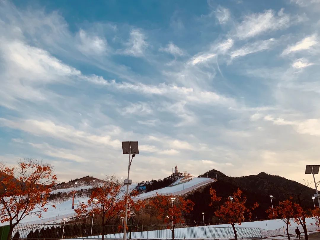 北京滑雪场推荐云居滑雪场,云居滑雪场和石京龙滑雪场哪个好