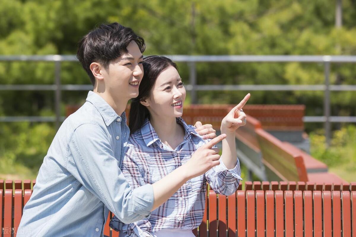 男人肯送你三样东西说明真的爱你,真正爱你的男人会主动送你礼物