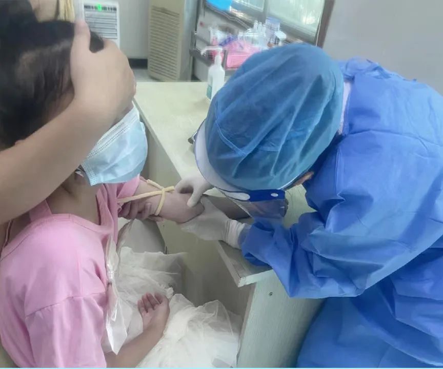 市三院发热门诊强化“哨点”作用，有效筑牢疫情“防控墙”