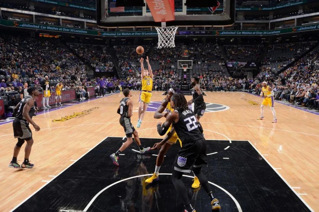 译文-里夫斯说：“要努力，要清醒，要忠于自己。”