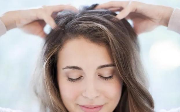 头皮有疙瘩脓包痒痒用什么药,头皮上长红疙瘩和黄色脓包