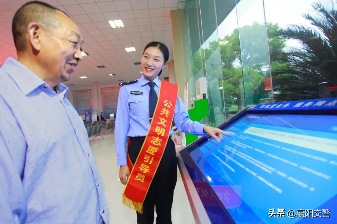 春节我在岗公安交警保通不打烊,春节我在岗交警坚守岗位不打烊