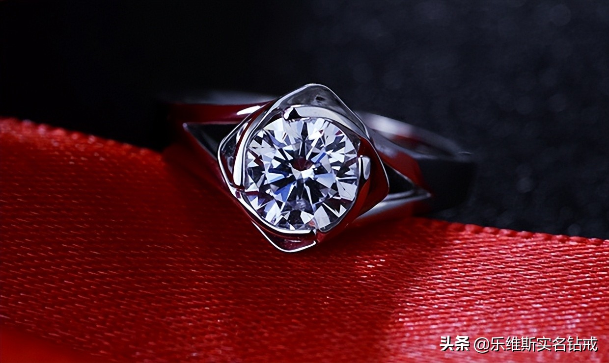 钻石戒指怎么看切工等级好坏,婚戒款式钻石大小注意事项