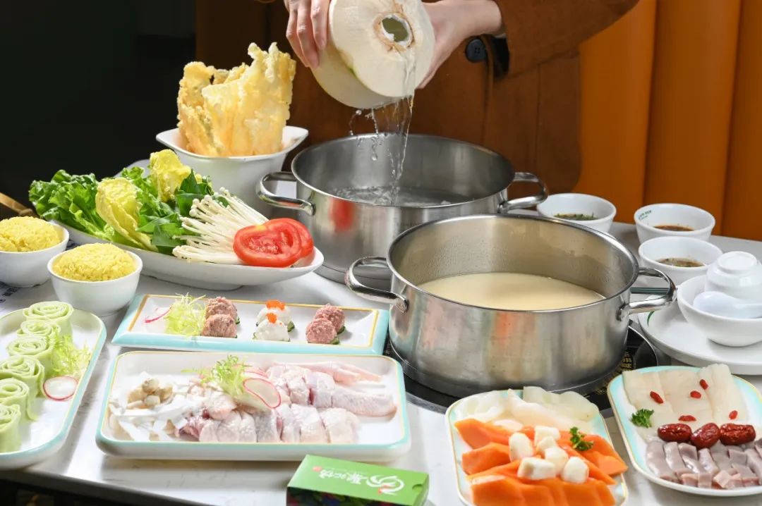 花胶鸡汤椰子水,椰子花胶煲鸡汤的做法及功效