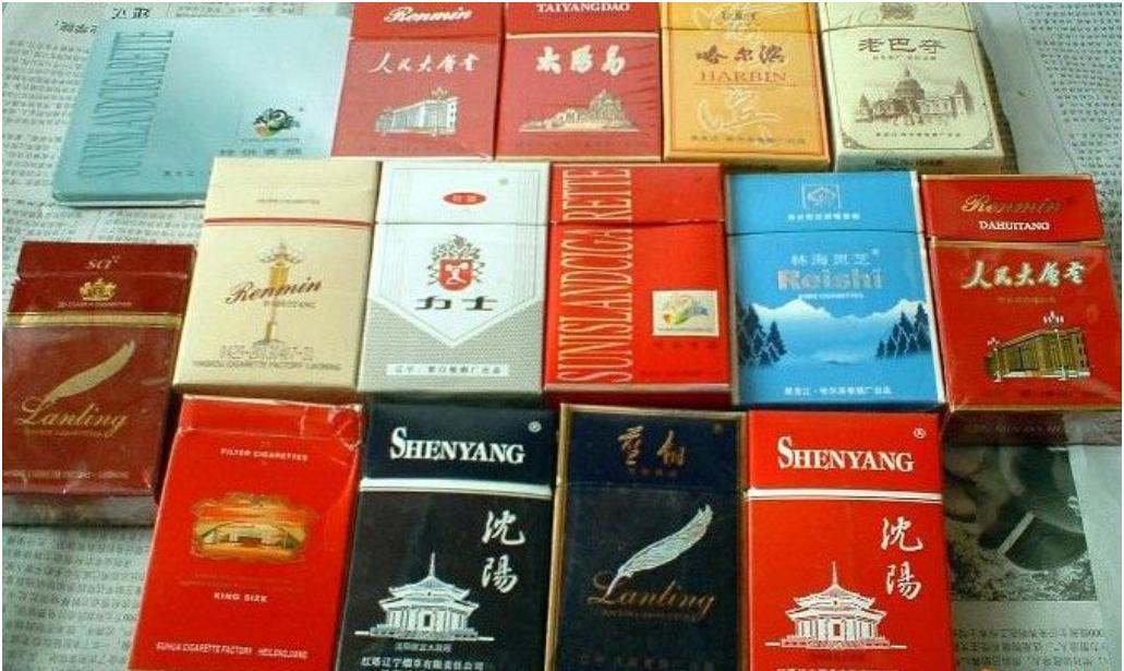 笼罩在烟雾里的巨人，中国*草烟**总公司，一年税费养活中国*队军**