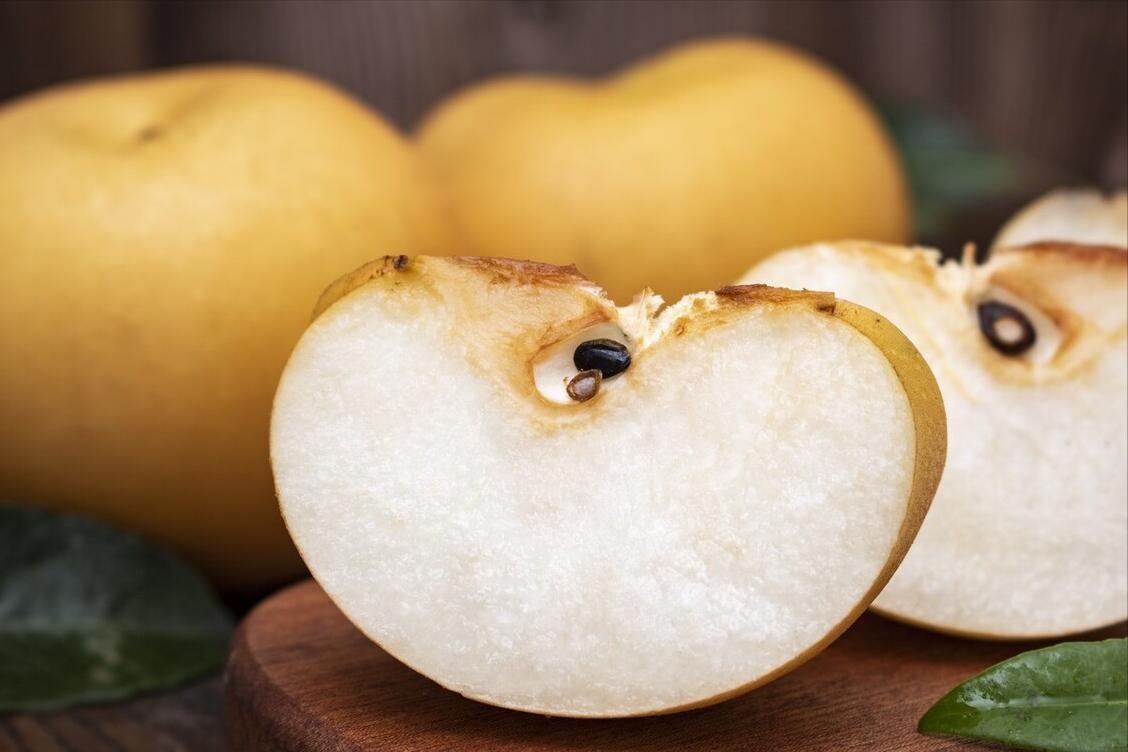 一*爆口**汁的秋月梨，是什么味道？它凭啥那么贵？背后有3个原因