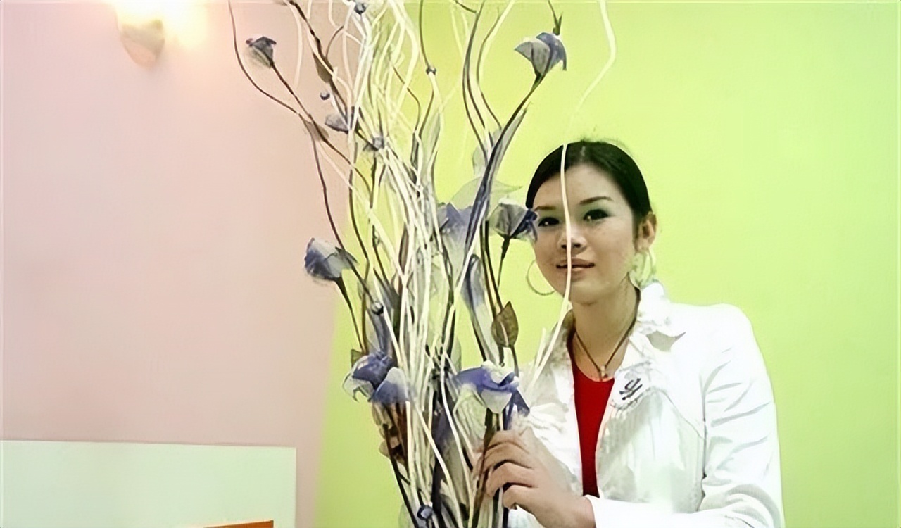 中国变性人造美女:申小勇整容后改名换姓渴望婚姻,后来如何