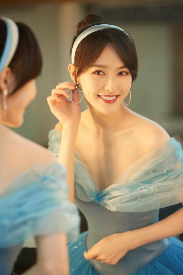 唐嫣穿公主裙现身商场,唐嫣蓝色公主裙