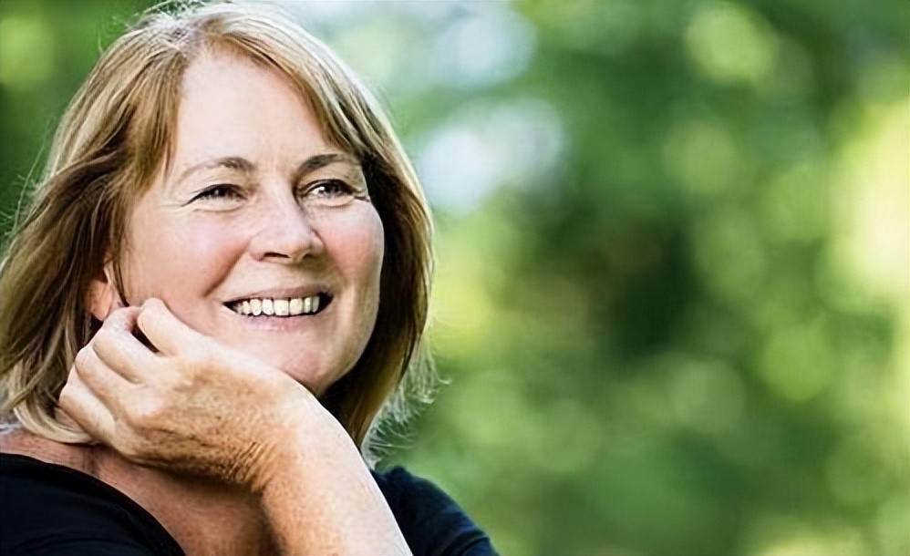 女人40岁后要多善待自己，常吃四种“零嘴”，补充“天然”雌激素