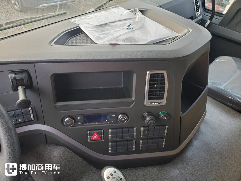 重汽成商造豪沃v7-x新能源车亮相,外国人买中国卡车