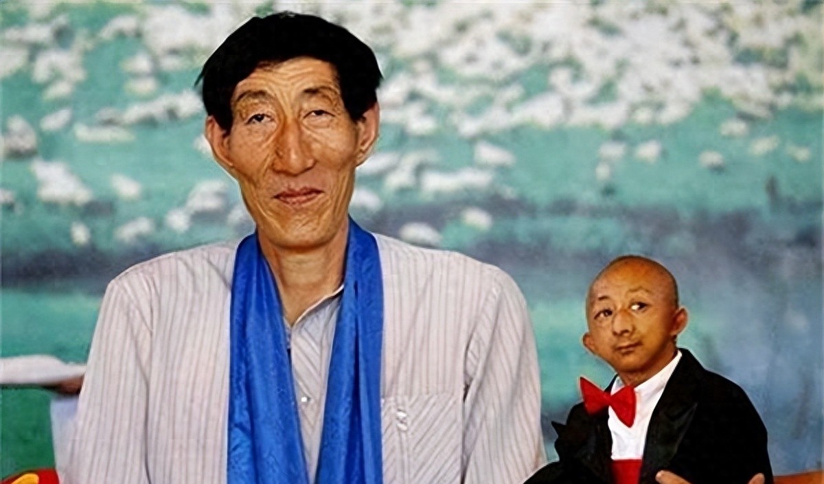 2.3米巨人鲍喜顺57岁,中国第一巨人鲍喜顺身高