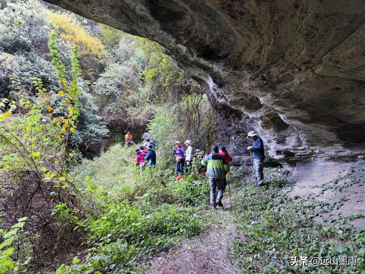 逛天坑、探叮呤当啷洞，去昆明安宁徒步，总有很多惊喜