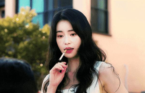 深度解析《黑暗荣耀》河道英不放弃妻子婚内出轨生下的女儿