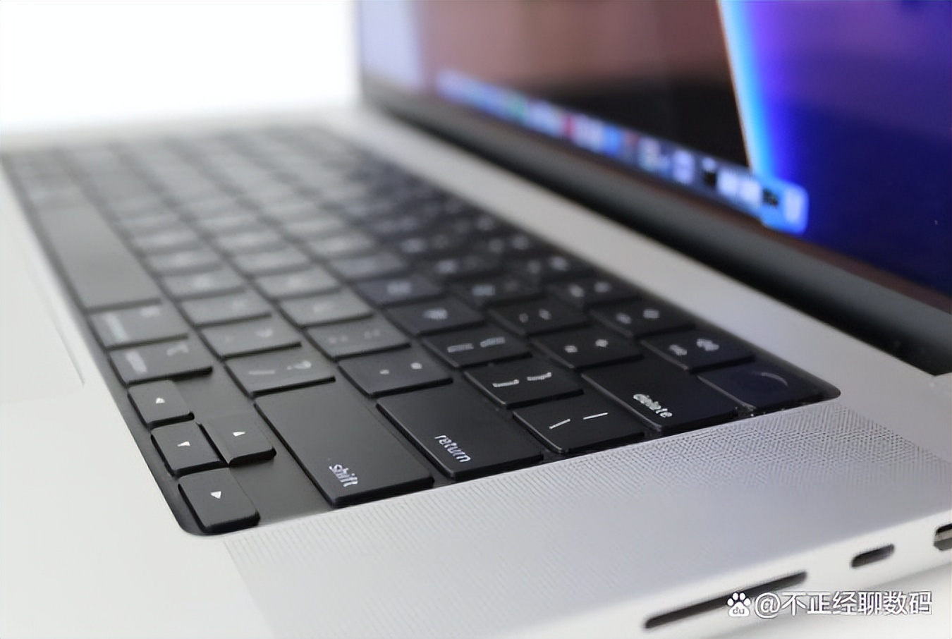 macbookpro202114和16怎么选,苹果macbookpro2021顶配版测评